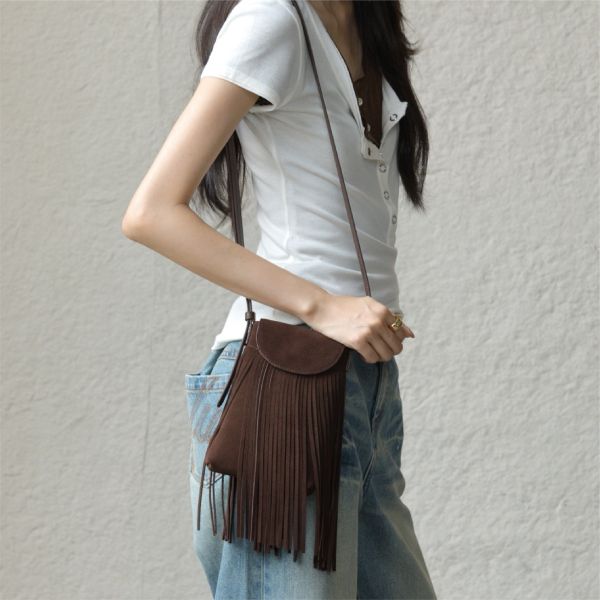 麂皮長流蘇包-深咖 女包推薦,女用包包,側背包女,肩背包女,手提包女,百搭女包,通勤包推薦,小包推薦女,女用小方包,大容量女包,托特包女,腋下包女,馬鞍包女,封口包,拉鍊包,真皮女包,編織包女款,棉麻包推薦,質感女包.小眾女包品牌,麂皮包,流蘇包