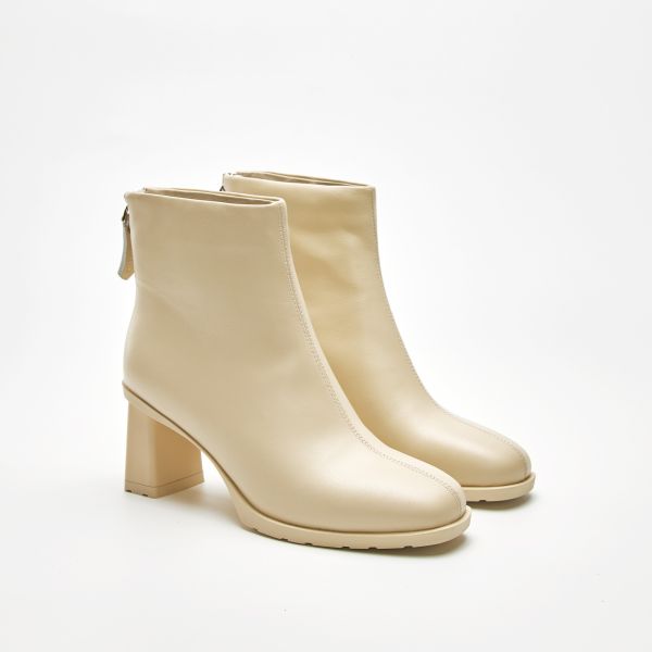 日常造型升級中-中線方頭踝靴-奶油白 小白鞋,餅乾鞋,厚底鞋,休閒鞋,鬆餅鞋,真皮鞋,送客神器,情侶鞋,球鞋,厚底球鞋,樂福鞋,瑪莉珍鞋,高跟鞋,女鞋,勃肯鞋,短靴,切爾西靴,踝靴,靴子,中筒靴,長靴,尖頭靴