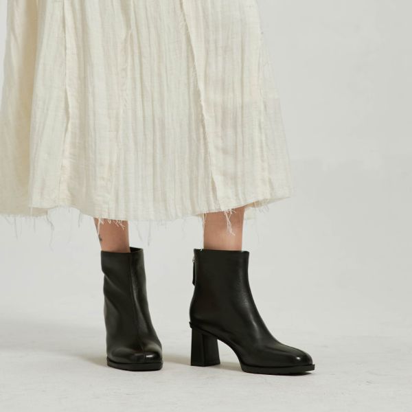 日常造型升級中-中線方頭踝靴-奶油黑 小白鞋,餅乾鞋,厚底鞋,休閒鞋,鬆餅鞋,真皮鞋,送客神器,情侶鞋,球鞋,厚底球鞋,樂福鞋,瑪莉珍鞋,高跟鞋,女鞋,勃肯鞋,短靴,切爾西靴,踝靴,靴子,中筒靴,長靴,尖頭靴