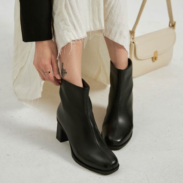 日常造型升級中-中線方頭踝靴-奶油黑 小白鞋,餅乾鞋,厚底鞋,休閒鞋,鬆餅鞋,真皮鞋,送客神器,情侶鞋,球鞋,厚底球鞋,樂福鞋,瑪莉珍鞋,高跟鞋,女鞋,勃肯鞋,短靴,切爾西靴,踝靴,靴子,中筒靴,長靴,尖頭靴