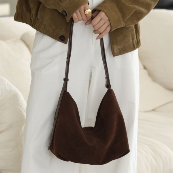 麂皮鬆弛包-深咖 女包推薦,女用包包,側背包女,肩背包女,手提包女,百搭女包,通勤包推薦,小包推薦女,女用小方包,大容量女包,托特包女,腋下包女,馬鞍包女,封口包,拉鍊包,真皮女包,編織包女款,棉麻包推薦,質感女包.小眾女包品牌,麂皮包,流蘇包