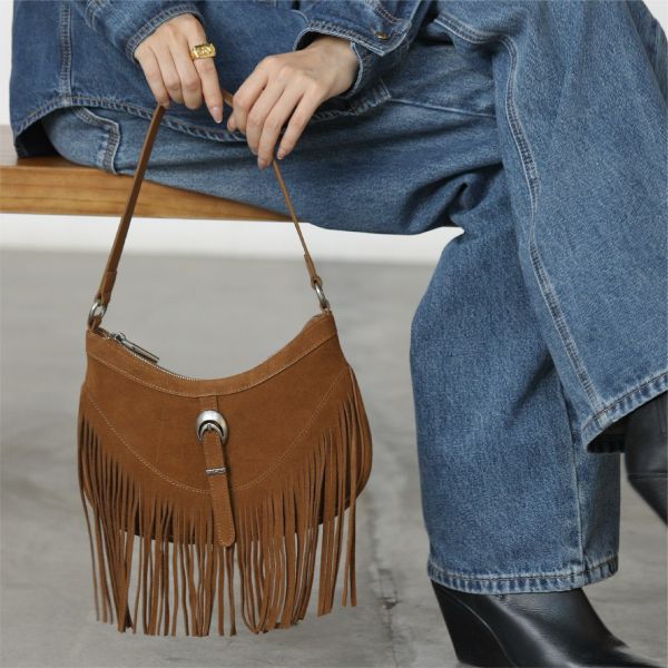 麂皮馬鞍包-棕色 女包推薦,女用包包,側背包女,肩背包女,手提包女,百搭女包,通勤包推薦,小包推薦女,女用小方包,大容量女包,托特包女,腋下包女,馬鞍包女,封口包,拉鍊包,真皮女包,編織包女款,棉麻包推薦,質感女包.小眾女包品牌,麂皮包,流蘇包