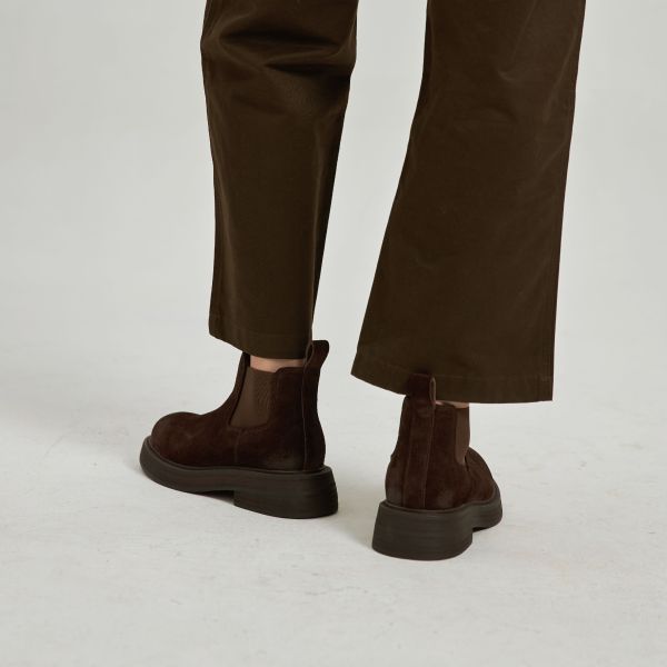 長褲完美搭-麂皮短筒切爾西靴-咖啡色 小白鞋,餅乾鞋,厚底鞋,休閒鞋,鬆餅鞋,真皮鞋,送客神器,情侶鞋,球鞋,厚底球鞋,樂福鞋,瑪莉珍鞋,高跟鞋,女鞋,勃肯鞋,短靴,切爾西靴,踝靴,靴子