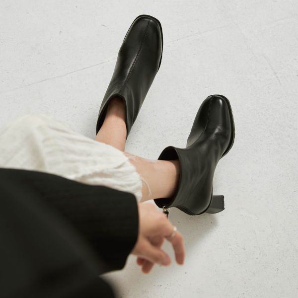 日常造型升級中-中線方頭踝靴-奶油黑 小白鞋,餅乾鞋,厚底鞋,休閒鞋,鬆餅鞋,真皮鞋,送客神器,情侶鞋,球鞋,厚底球鞋,樂福鞋,瑪莉珍鞋,高跟鞋,女鞋,勃肯鞋,短靴,切爾西靴,踝靴,靴子,中筒靴,長靴,尖頭靴