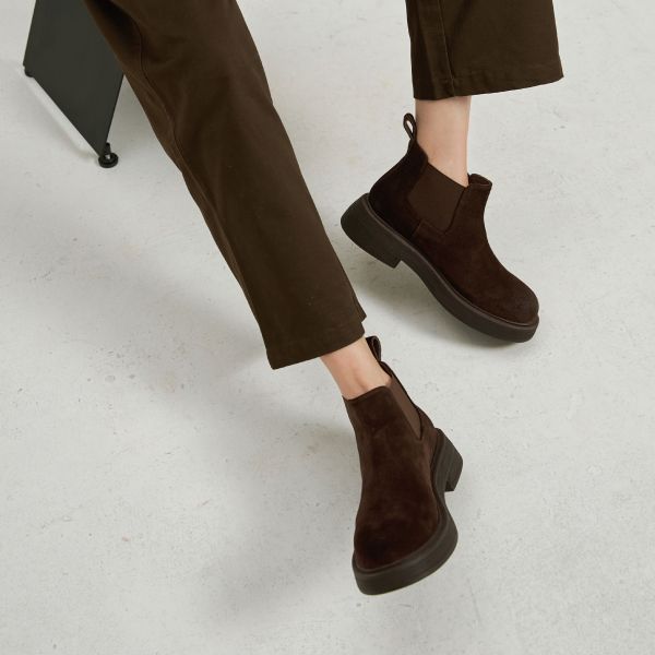長褲完美搭-麂皮短筒切爾西靴-咖啡色 小白鞋,餅乾鞋,厚底鞋,休閒鞋,鬆餅鞋,真皮鞋,送客神器,情侶鞋,球鞋,厚底球鞋,樂福鞋,瑪莉珍鞋,高跟鞋,女鞋,勃肯鞋,短靴,切爾西靴,踝靴,靴子