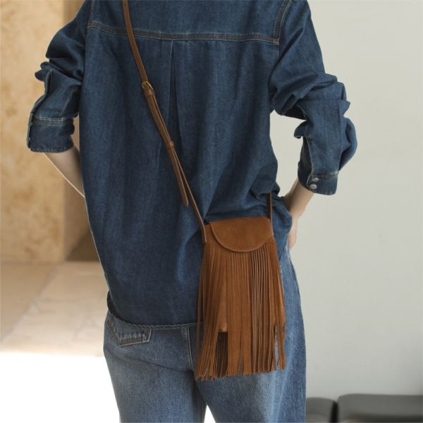 麂皮長流蘇包-棕色 女包推薦,女用包包,側背包女,肩背包女,手提包女,百搭女包,通勤包推薦,小包推薦女,女用小方包,大容量女包,托特包女,腋下包女,馬鞍包女,封口包,拉鍊包,真皮女包,編織包女款,棉麻包推薦,質感女包.小眾女包品牌,麂皮包,流蘇包