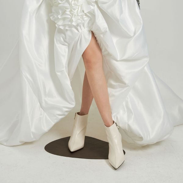 美劇主角登場鞋-酒杯跟尖頭靴-光澤白 小白鞋,餅乾鞋,厚底鞋,休閒鞋,鬆餅鞋,真皮鞋,送客神器,情侶鞋,球鞋,厚底球鞋,樂福鞋,瑪莉珍鞋,高跟鞋,女鞋,勃肯鞋,短靴,切爾西靴,踝靴,靴子,中筒靴,長靴,尖頭靴