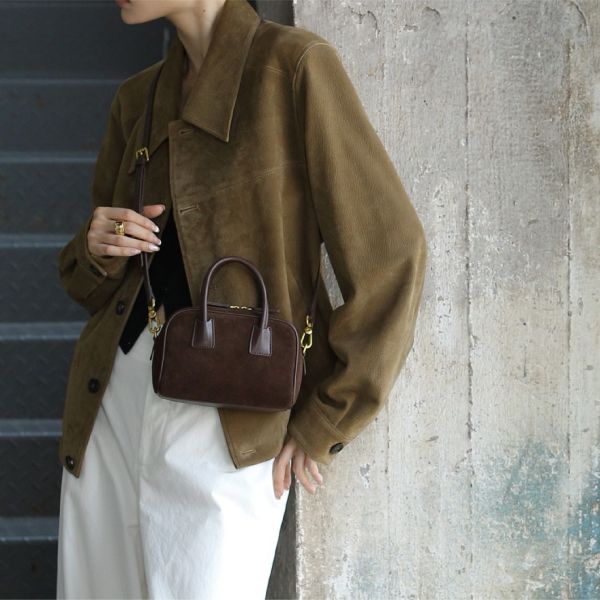 麂皮波士頓包-深咖 女包推薦,女用包包,側背包女,肩背包女,手提包女,百搭女包,通勤包推薦,小包推薦女,女用小方包,大容量女包,托特包女,腋下包女,馬鞍包女,封口包,拉鍊包,真皮女包,編織包女款,棉麻包推薦,質感女包.小眾女包品牌,麂皮包,流蘇包