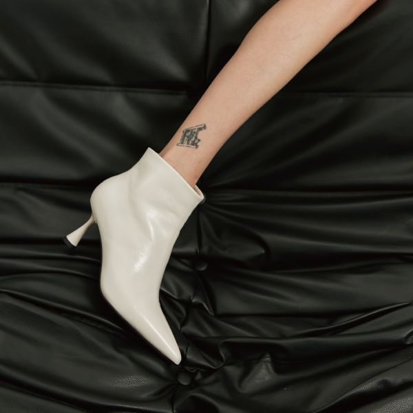 美劇主角登場鞋-酒杯跟尖頭靴-光澤白 小白鞋,餅乾鞋,厚底鞋,休閒鞋,鬆餅鞋,真皮鞋,送客神器,情侶鞋,球鞋,厚底球鞋,樂福鞋,瑪莉珍鞋,高跟鞋,女鞋,勃肯鞋,短靴,切爾西靴,踝靴,靴子,中筒靴,長靴,尖頭靴