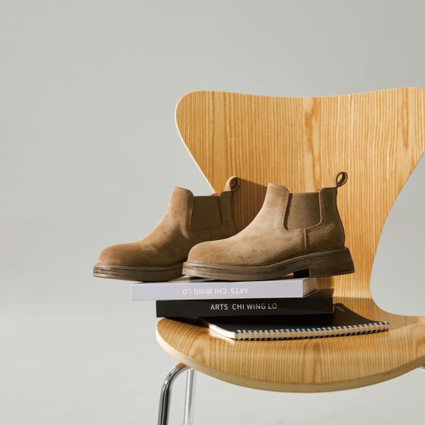 長褲完美搭-麂皮短筒切爾西靴-卡其色 小白鞋,餅乾鞋,厚底鞋,休閒鞋,鬆餅鞋,真皮鞋,送客神器,情侶鞋,球鞋,厚底球鞋,樂福鞋,瑪莉珍鞋,高跟鞋,女鞋,勃肯鞋,短靴,切爾西靴,踝靴,靴子