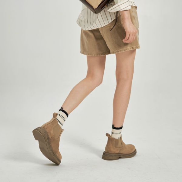長褲完美搭-麂皮短筒切爾西靴-卡其色 小白鞋,餅乾鞋,厚底鞋,休閒鞋,鬆餅鞋,真皮鞋,送客神器,情侶鞋,球鞋,厚底球鞋,樂福鞋,瑪莉珍鞋,高跟鞋,女鞋,勃肯鞋,短靴,切爾西靴,踝靴,靴子