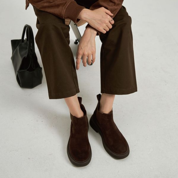 長褲完美搭-麂皮短筒切爾西靴-咖啡色 小白鞋,餅乾鞋,厚底鞋,休閒鞋,鬆餅鞋,真皮鞋,送客神器,情侶鞋,球鞋,厚底球鞋,樂福鞋,瑪莉珍鞋,高跟鞋,女鞋,勃肯鞋,短靴,切爾西靴,踝靴,靴子