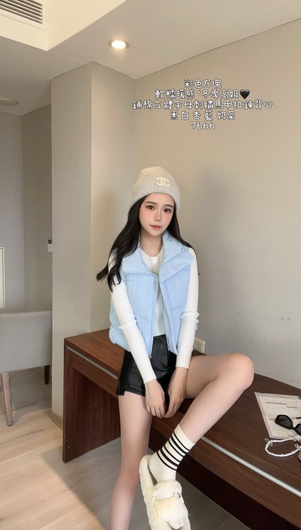 #7666刺繡字母miu翻領麵包背心+同色系包 Porsche、保暖、字母、麵包背心、外套