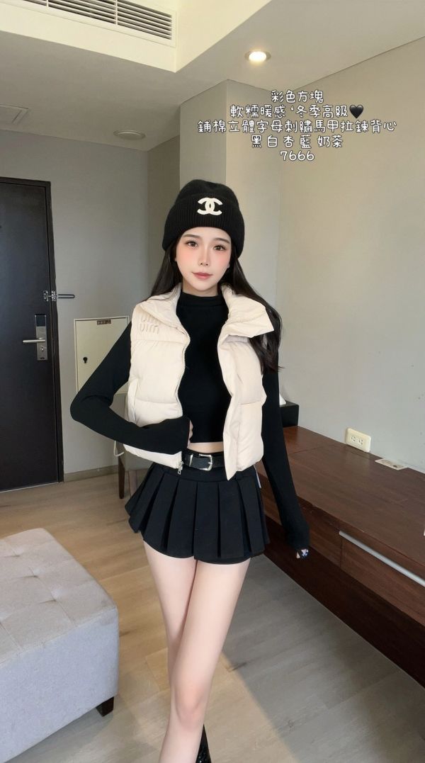 #7666刺繡字母miu翻領麵包背心+同色系包 Porsche、保暖、字母、麵包背心、外套