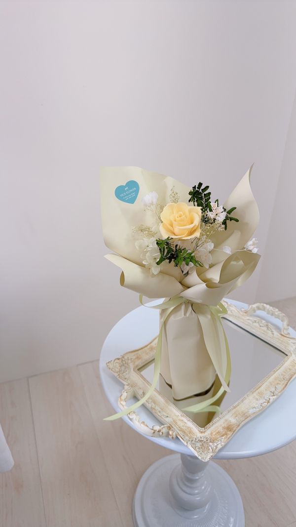 香草奶霜．永生玫瑰小型花束 永生花花束, 不凋花小花束, 黃色玫瑰花束, 奶油色花藝, 溫柔系花束, 小花束禮物, 永生玫瑰, 乾燥花禮, 畢業花束, 感謝花禮