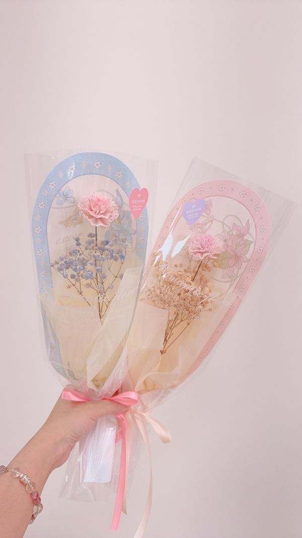 母親節聚餐首選花束｜擴香康乃馨單枝分享花束(2色) 母親節單支花束, 單支花推薦, 小花禮, 平價花束, 不凋花單支, 畢業花束, 台中花店, 加購花束, 藍粉花束