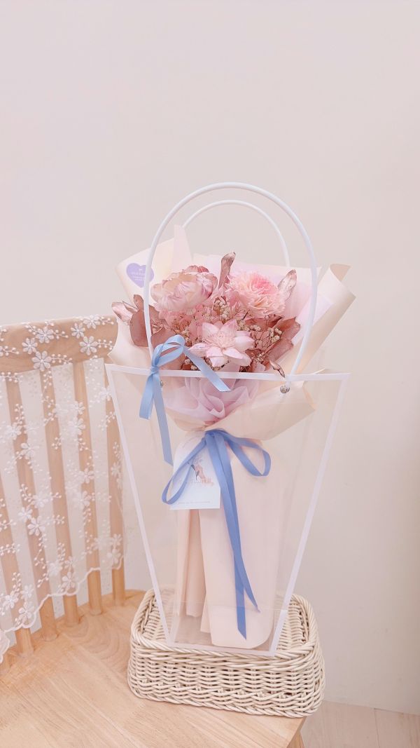 母親節擴香中大手綁花束推薦｜奶茶粉金與粉紫玫瑰金(2色) 擴香花束, 母親節花束推薦, 不凋花束, 奶茶粉花束, 精油擴香花, 台中花店, 質感花束