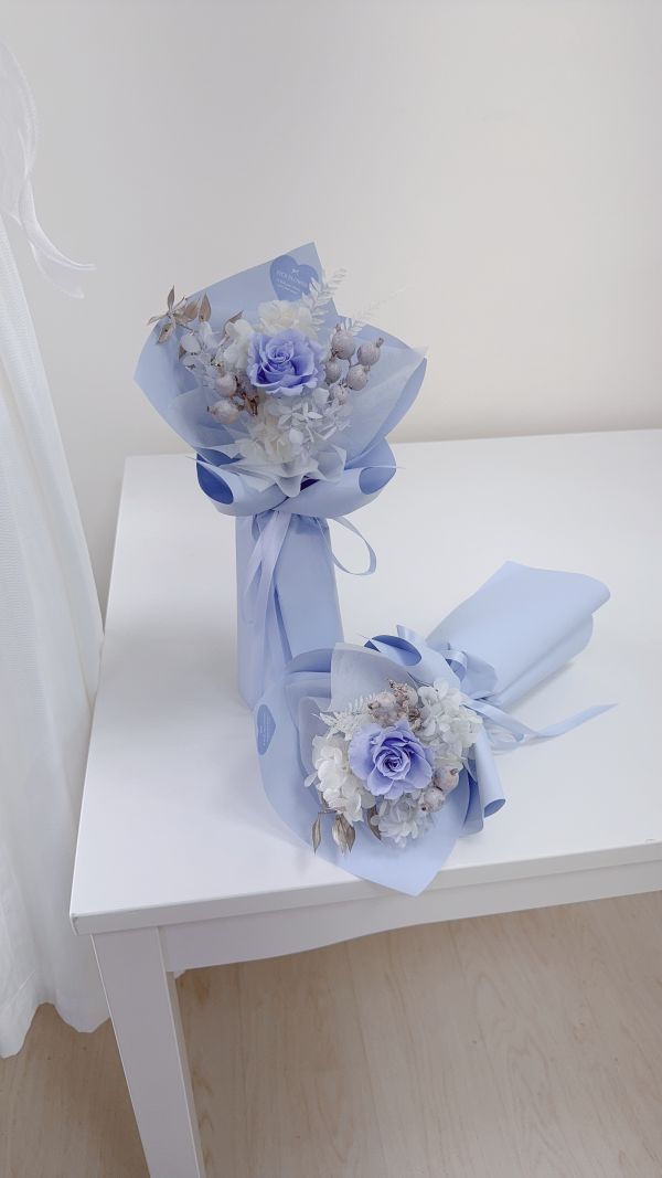 藍月光．海洋系的靈魂 藍色花束,海洋花束,永生花束,不凋花,小花束,藍白花禮,藍玫瑰花束,海系花禮,質感花束,生日花束,療癒花禮,送男生花束,台中花店,PICK FLOWER 揀花