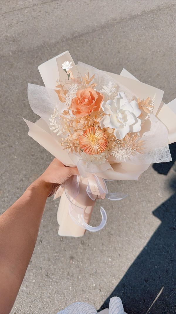 永生梔子花與玫瑰花束 果汁橘 