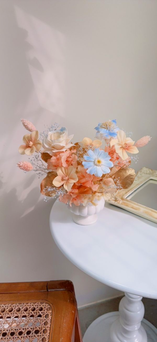 晴光橙・永生花桌上花禮 永生花桌花,不凋花花禮,橙藍花藝,居家花器,開幕花禮,生日花禮,生日花設計,療癒系花藝,PICK FLOWER,橙色永生花,台中花店,台中花藝