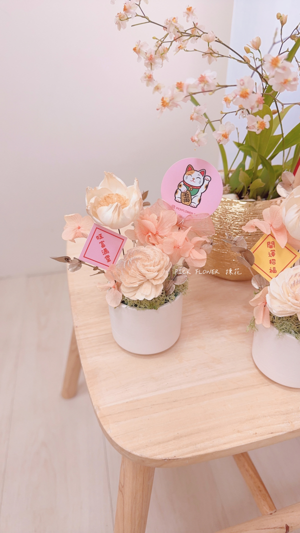 《馬年擴香小桌花》牡丹與玫瑰 馬年桌花,馬年擴香花,新年擴香花禮,新年桌花成品,馬年送禮推薦,企業新年送禮,擴香小桌花,新年招福花禮,花藝擴香禮盒,台中花店新年花禮