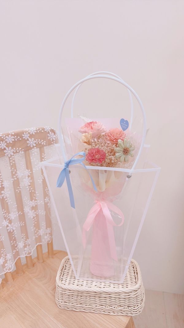 玻璃感療癒系｜擴香康乃馨豐盛花束(2色) 玻璃感花束, 單支花束推薦, 母親節小花禮, 不凋花單支, 藍粉花束, 透明花束, 台中花店