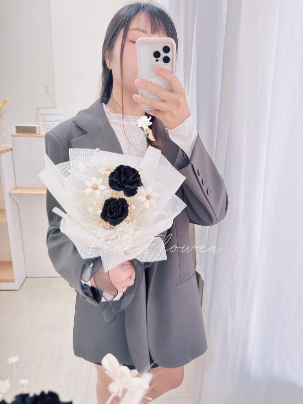 騎士黑玫瑰 中型永生花束 