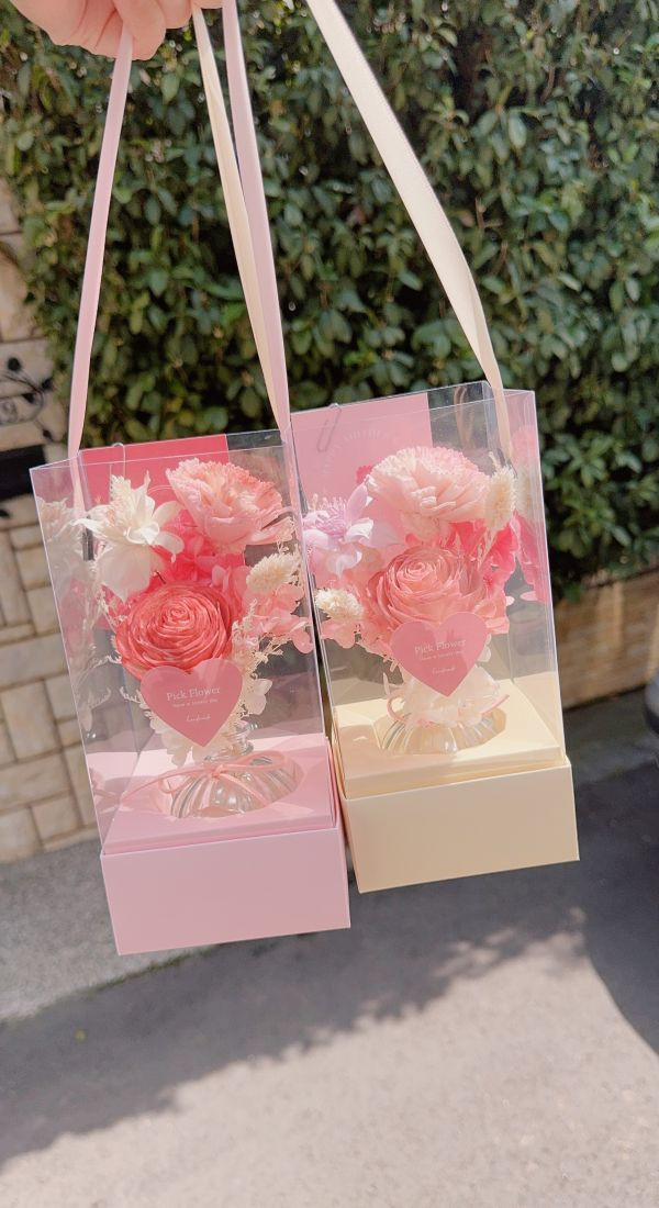 珍愛擴香康乃馨手提桌花盒(2色) 母親節節日禮物 母親節花禮 母親節花束
母親節禮物 台中花店 台中花藝 節日禮物