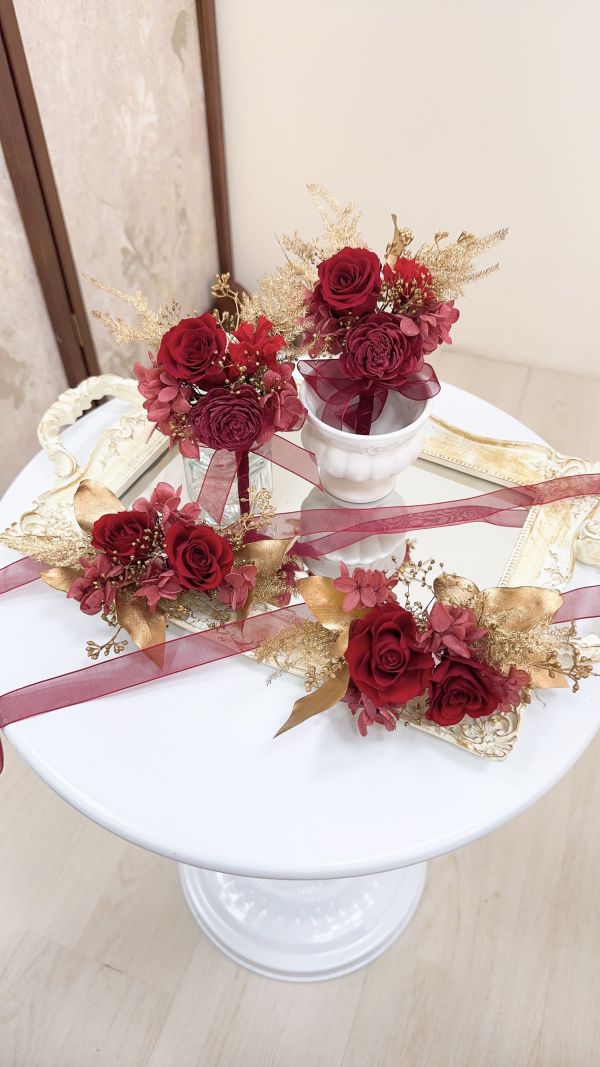金色紅樺．胸花＆手腕花 紅色胸花,婚禮胸花,紅色手腕花,永生花胸花,不凋花胸花,新郎胸花,伴娘手腕花,紅金胸花,婚禮搭配花飾,典禮胸花推薦