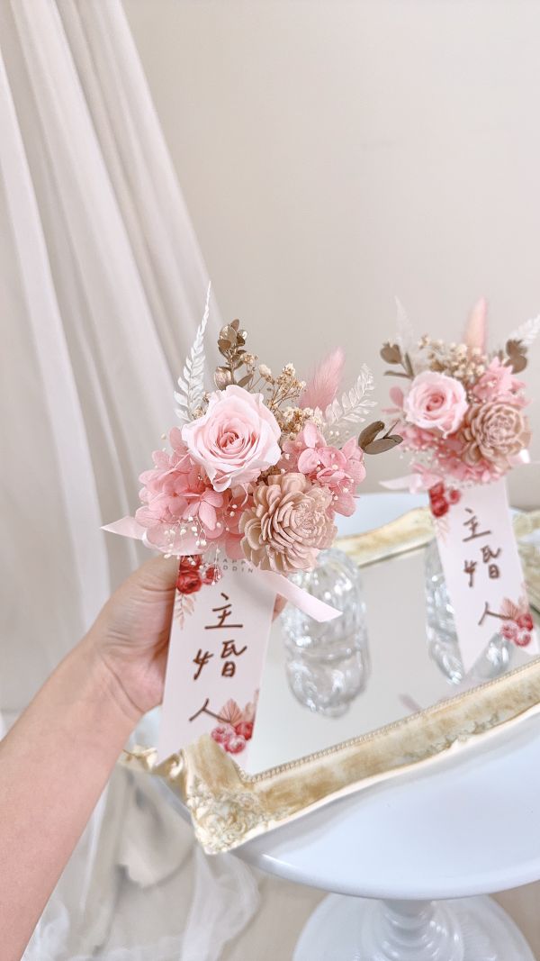 典雅雙色・主婚人不凋花胸花組｜清新藍 / 溫柔粉 主婚人胸花,婚禮胸花,不凋花胸花,永生花胸花,主婚人花,婚禮家長胸花,藍色胸花,粉色胸花,婚禮小物