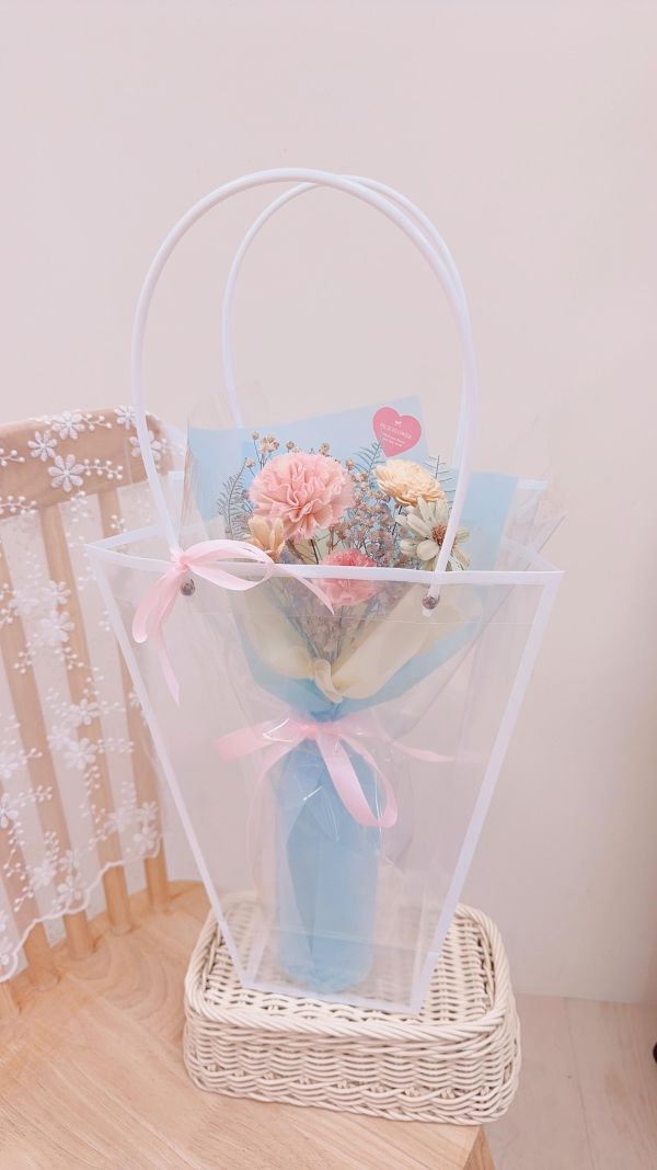 玻璃感療癒系｜擴香康乃馨豐盛花束(2色) 玻璃感花束, 單支花束推薦, 母親節小花禮, 不凋花單支, 藍粉花束, 透明花束, 台中花店