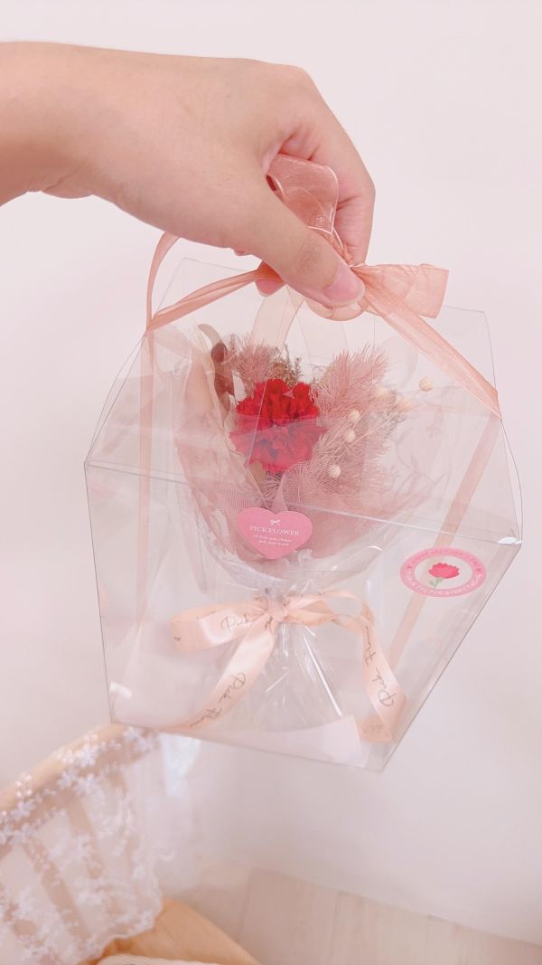 母親節禮物送禮首選｜永生康乃馨蕾絲包裝花禮盒(5色) 母親節小禮物, 不凋花禮盒, 迷你花束, 小花束推薦, 康乃馨禮盒, 畢業花禮, 團體送禮, 平價花束, 台中花店, 不凋花推薦