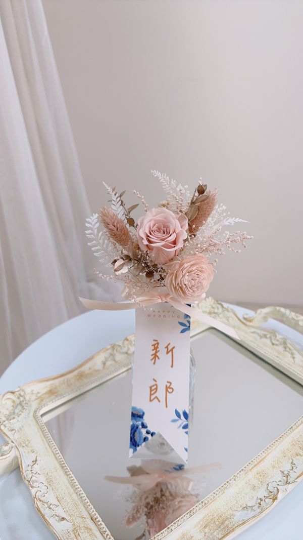 米杏裸粉歐式捧花28-30CM．婚禮花禮組｜新娘捧花＆新郎胸花 婚禮捧花, 永生花捧花, 新娘花束, 婚禮胸花, 奶茶色花束, 粉色捧花, 韓系婚禮花, 永生玫瑰捧花, 婚紗拍攝花束