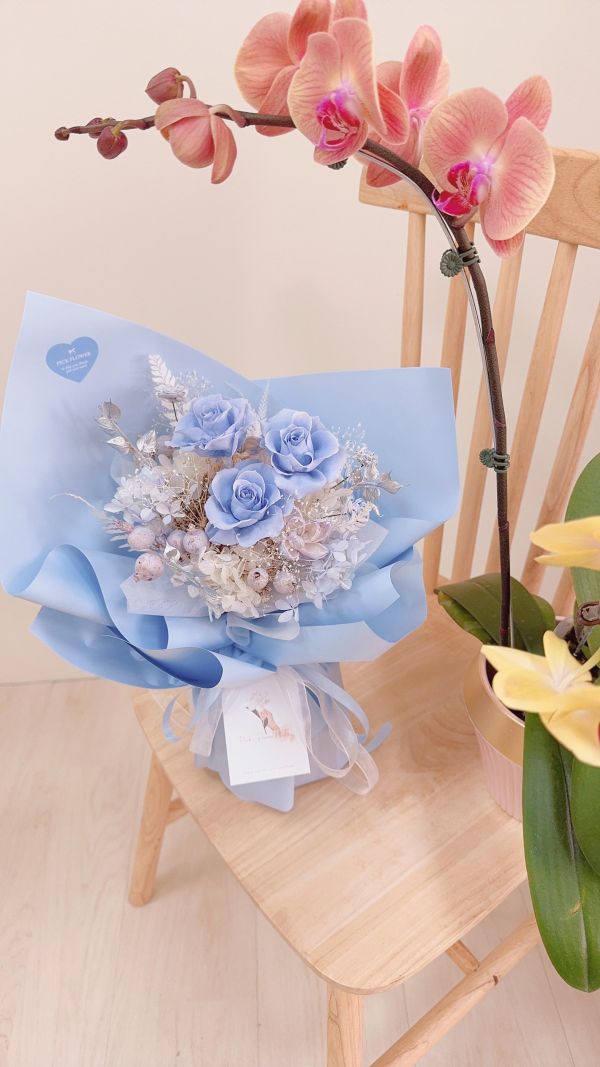 藍月光．海洋系的靈魂 藍色花束,海洋花束,永生花束,不凋花,小花束,藍白花禮,藍玫瑰花束,海系花禮,質感花束,生日花束,療癒花禮,送男生花束,台中花店,PICK FLOWER 揀花