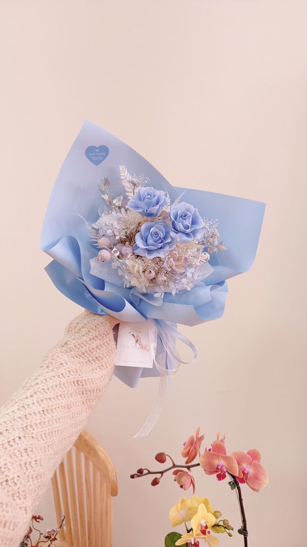 藍月光．海洋系的靈魂 藍色花束,海洋花束,永生花束,不凋花,小花束,藍白花禮,藍玫瑰花束,海系花禮,質感花束,生日花束,療癒花禮,送男生花束,台中花店,PICK FLOWER 揀花