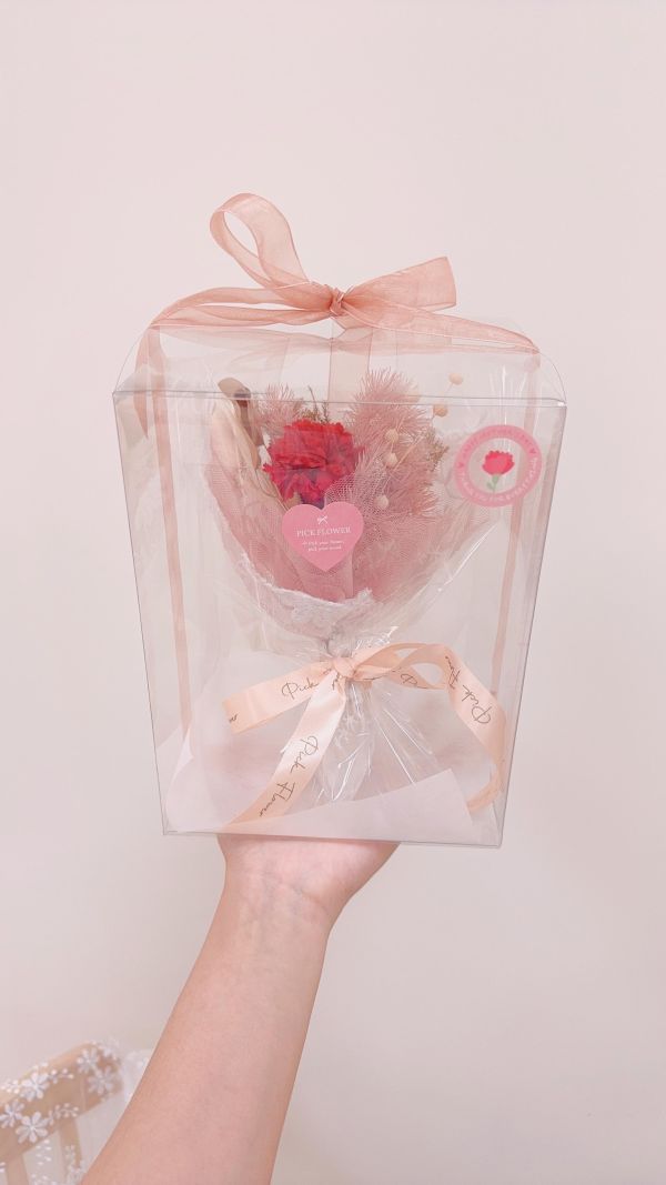 母親節禮物送禮首選｜永生康乃馨蕾絲包裝花禮盒(5色) 母親節小禮物, 不凋花禮盒, 迷你花束, 小花束推薦, 康乃馨禮盒, 畢業花禮, 團體送禮, 平價花束, 台中花店, 不凋花推薦