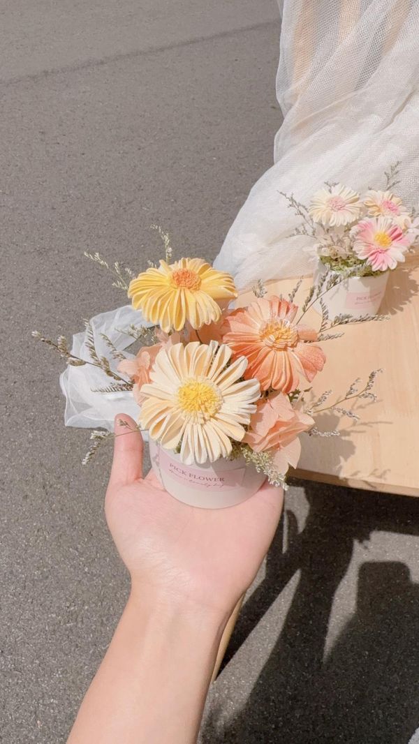 小雛菊香氛擴香花盅｜3色可選 擴香花,乾燥花桌花,不凋花桌花,小雛菊桌花,擴香桌花,生日禮物推薦,畢業禮物,居家擺飾,辦公桌小盆花,永生花桌花,療癒桌花,台中花店,豐原花店,交換禮物,小盆花推