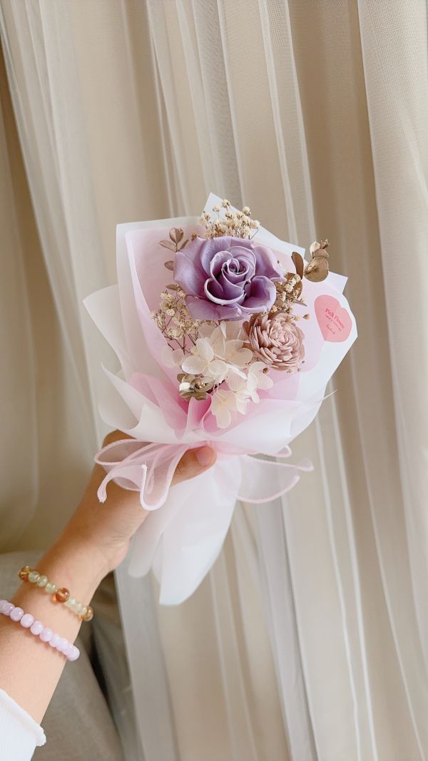 永生玫瑰與擴香玫瑰花束 捧花 、捧花訂製 、捧花設計、捧花禮 
登記、登記結婚、登記捧花、登記寫真 
居家佈置、居家裝飾、結婚準備、花束 
台中花店 、台中花藝 、豐原 、潭子、后里 
乾燥捧花、永生捧花、台中花藝教室
團體課程、手作課程、入厝禮、花藝設計、氣質 
米色、奶茶、奶茶色、奶茶控