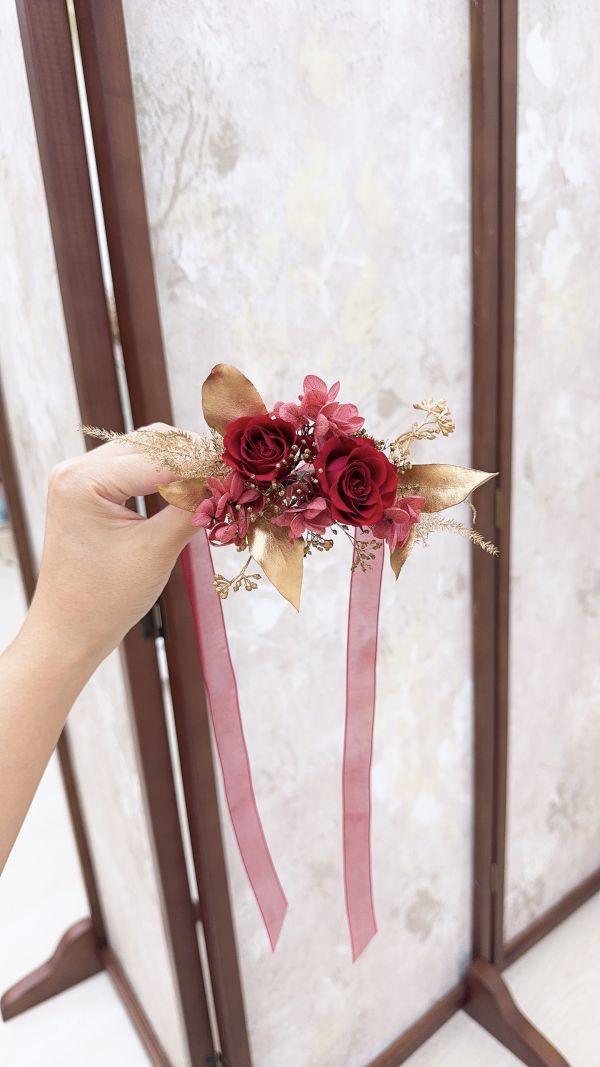 金色紅樺．胸花＆手腕花 紅色胸花,婚禮胸花,紅色手腕花,永生花胸花,不凋花胸花,新郎胸花,伴娘手腕花,紅金胸花,婚禮搭配花飾,典禮胸花推薦