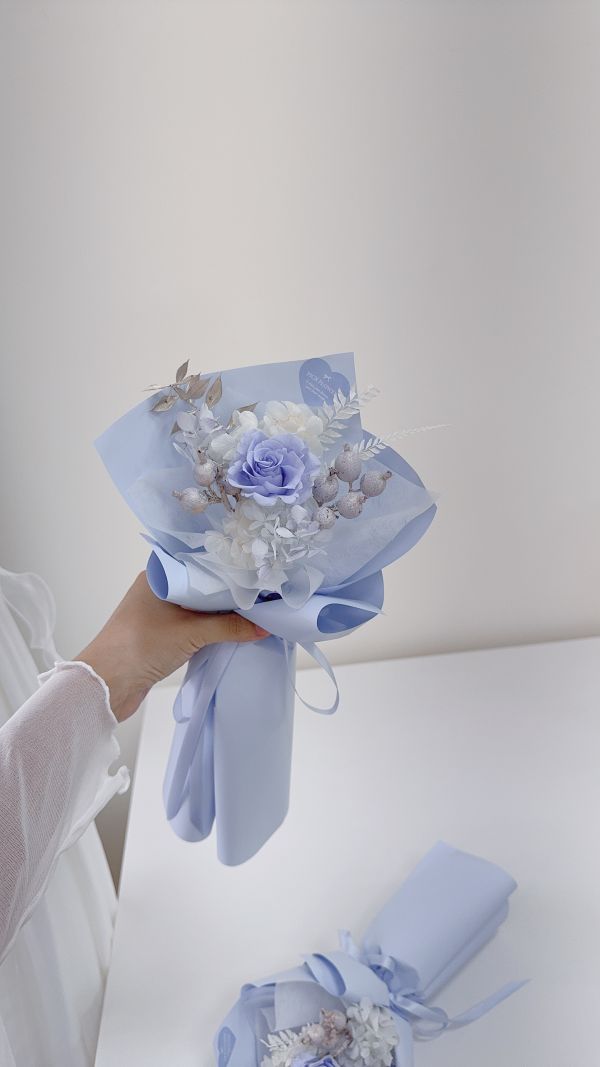 藍月光．海洋系的靈魂 藍色花束,海洋花束,永生花束,不凋花,小花束,藍白花禮,藍玫瑰花束,海系花禮,質感花束,生日花束,療癒花禮,送男生花束,台中花店,PICK FLOWER 揀花