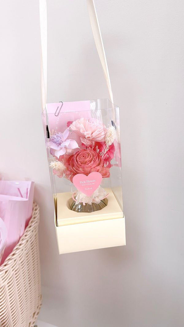 珍愛擴香康乃馨手提桌花盒(2色) 母親節節日禮物 母親節花禮 母親節花束
母親節禮物 台中花店 台中花藝 節日禮物