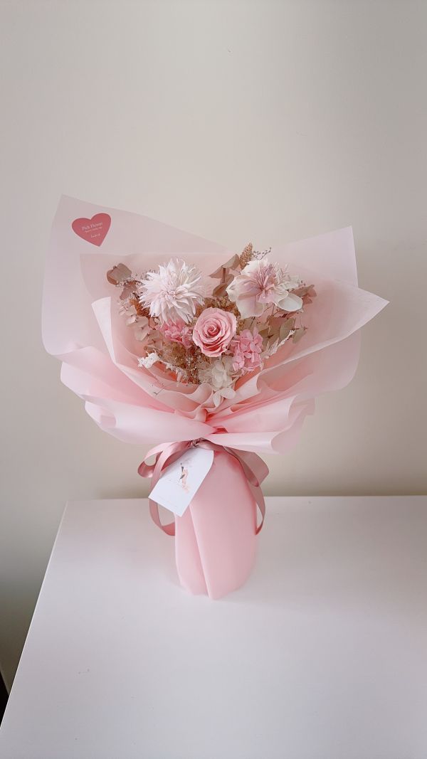 柔霧浪漫粉．永生玫瑰花大型花束 永生花花束, 不凋花花束, 粉色花束, 韓系花藝, 浪漫花禮, 告白花束, 母親節花束, 永生玫瑰, 粉色系花藝, 花束推薦