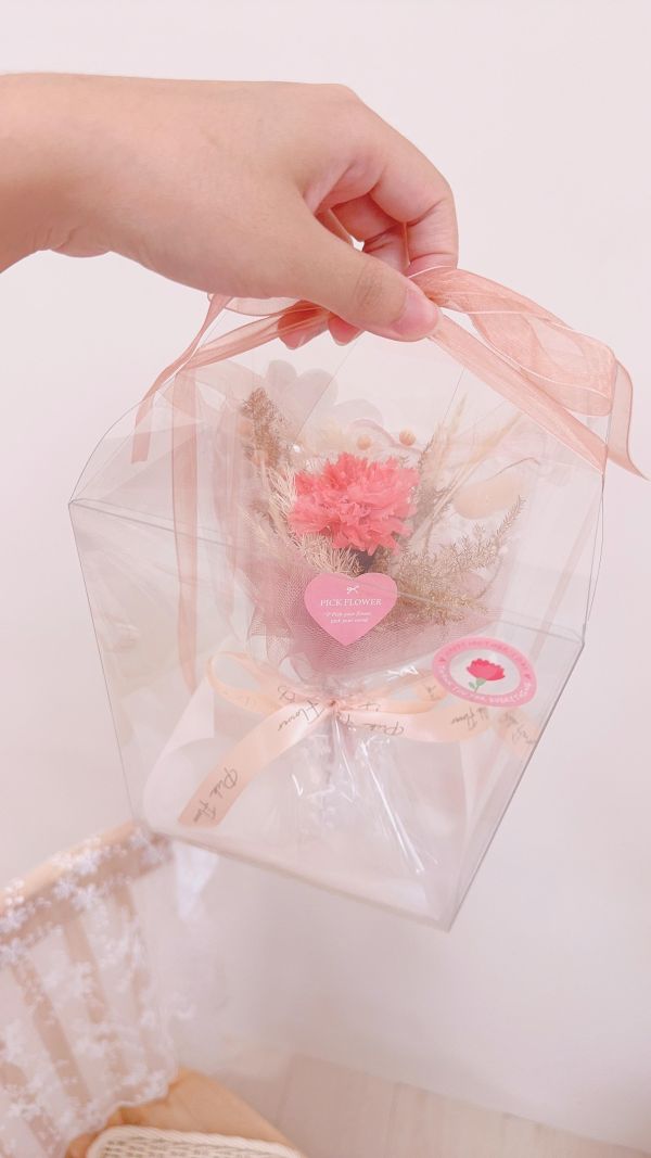 母親節禮物送禮首選｜永生康乃馨蕾絲包裝花禮盒(5色) 母親節小禮物, 不凋花禮盒, 迷你花束, 小花束推薦, 康乃馨禮盒, 畢業花禮, 團體送禮, 平價花束, 台中花店, 不凋花推薦