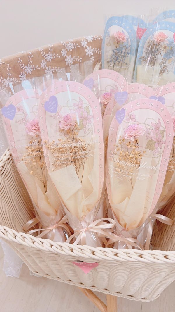 母親節聚餐首選花束｜擴香康乃馨單枝分享花束(2色) 母親節單支花束, 單支花推薦, 小花禮, 平價花束, 不凋花單支, 畢業花束, 台中花店, 加購花束, 藍粉花束