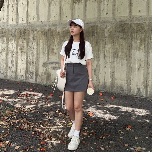 Looking Love 線條小狗刺繡棉質舒適Tee (2colors) #T07 