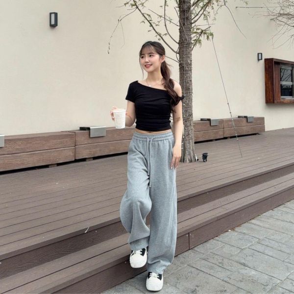 【現貨】肩畔柔風 修飾手臂斜肩扭結彈力上衣 (2colors) #ZM01 