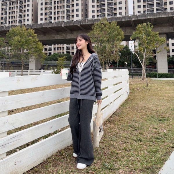 【現貨】博主的日常 顯瘦舒適百搭微絨感喇叭休閒褲 (4colors) #ZI02 