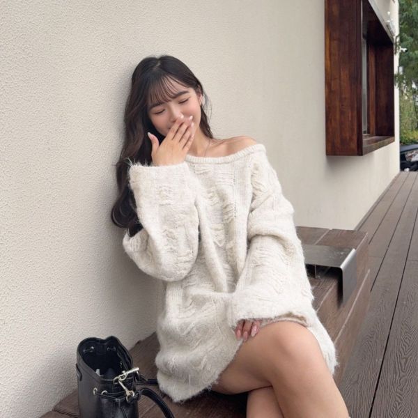 本期王炸.ᐟ.ᐟ 人見人愛溫柔軟糯刷破造型斜肩毛衣 (1colors) #ZC01 