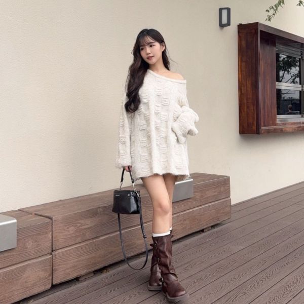 本期王炸.ᐟ.ᐟ 人見人愛溫柔軟糯刷破造型斜肩毛衣 (1colors) #ZC01 