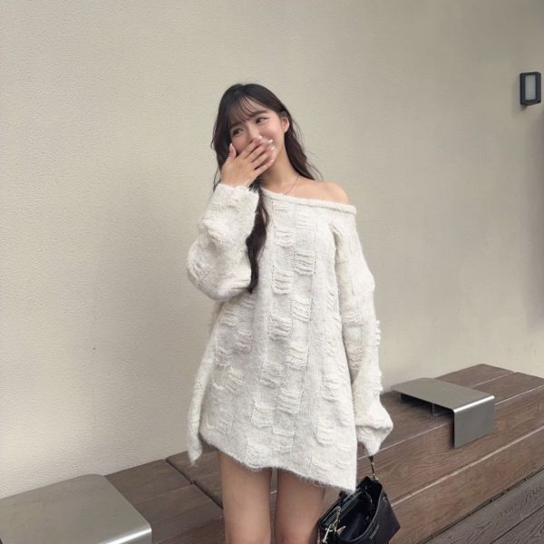 本期王炸.ᐟ.ᐟ 人見人愛溫柔軟糯刷破造型斜肩毛衣 (1colors) #ZC01 